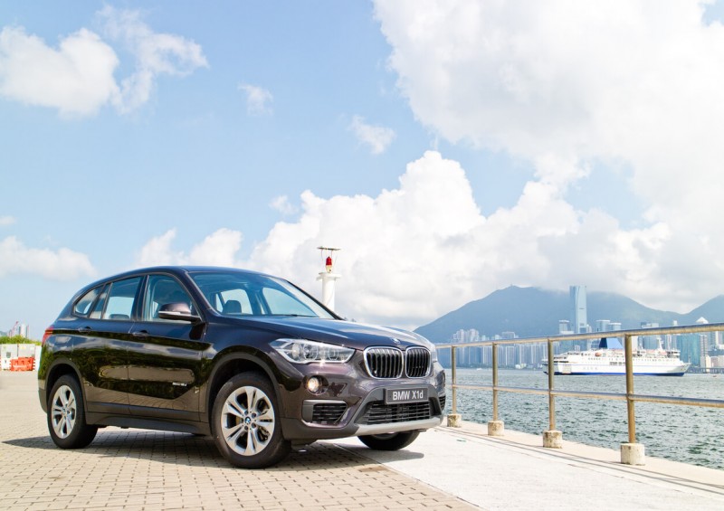 BMW X1 front and side view