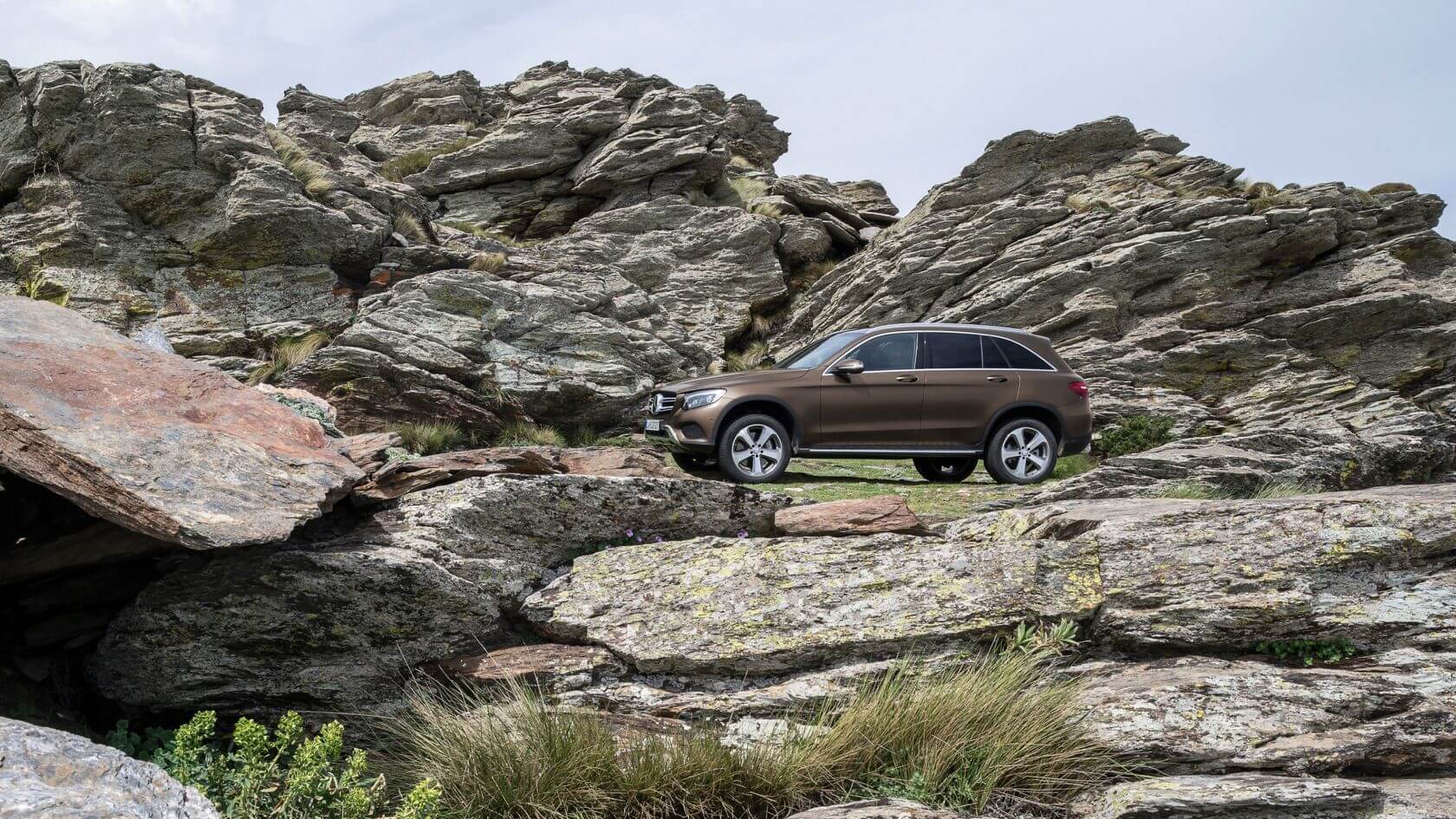 Mercedes GLC side view