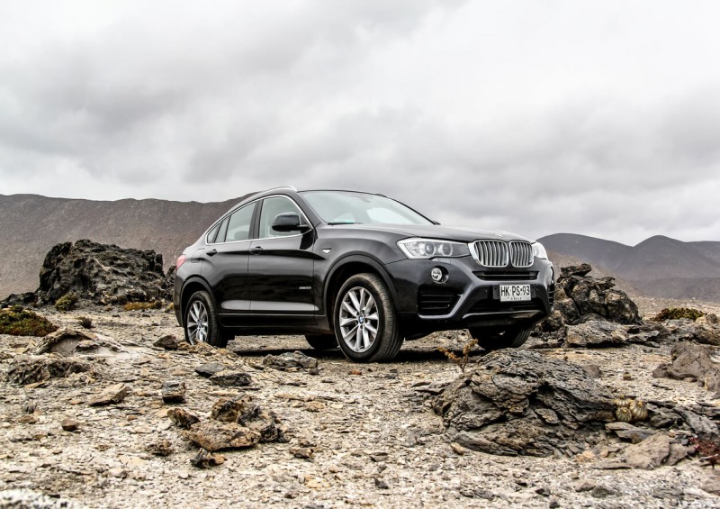 BMW X4 front and side view